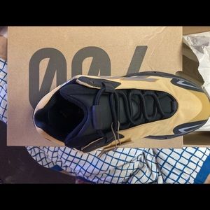 BRAND NEW $300 CAN SHIP ADDITIONAL FEE